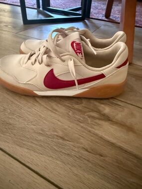 Nike Low Top Sneakers